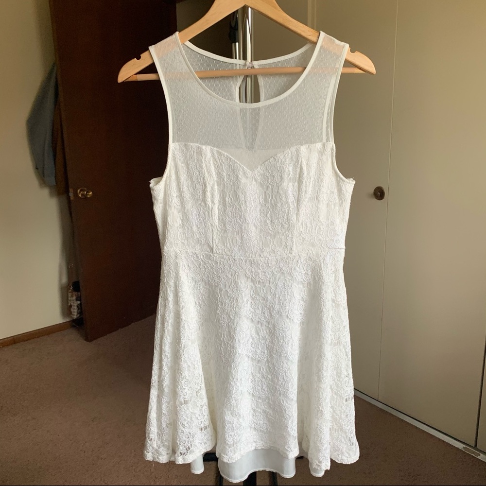 Francesca’s White Lace Mini Dress NWT Medium